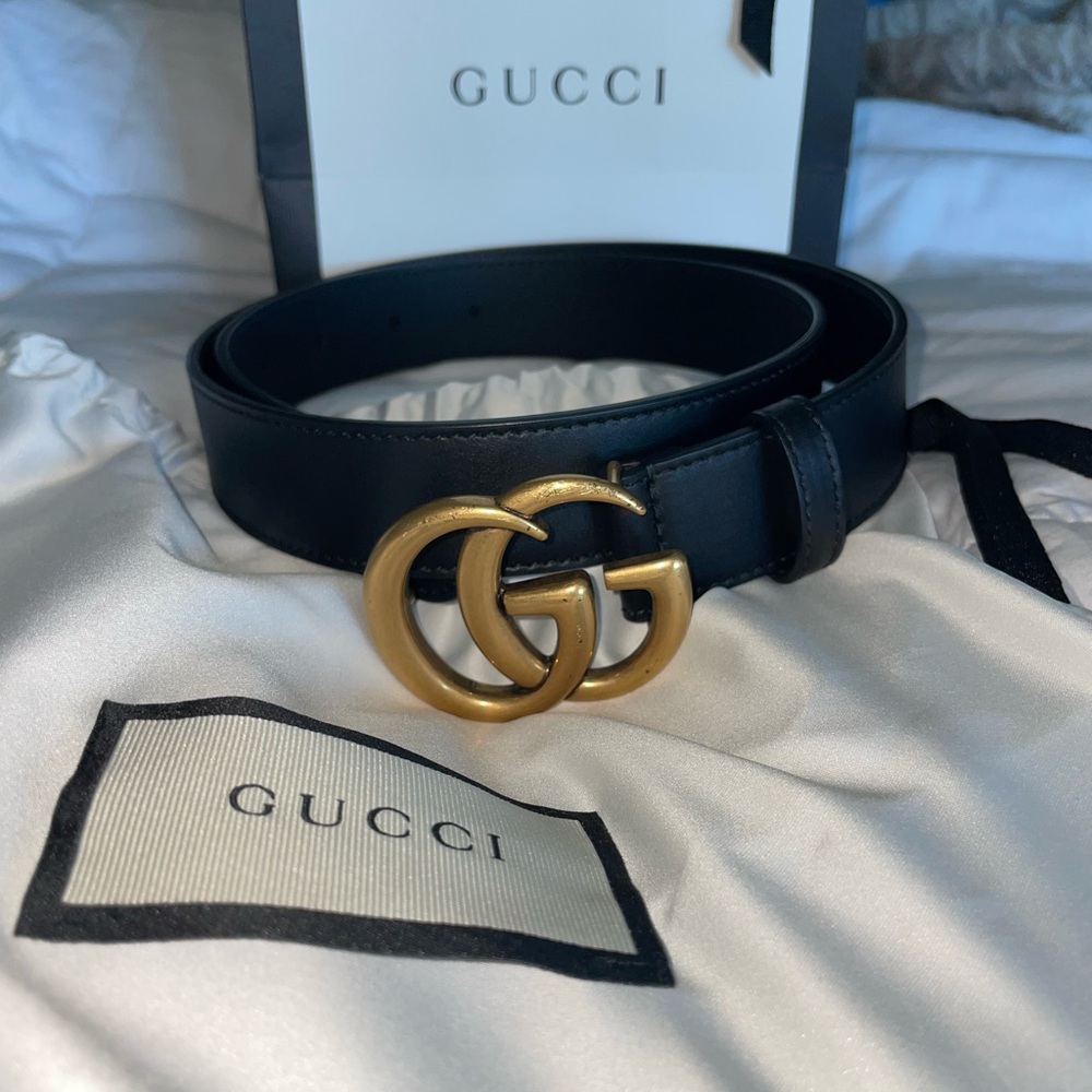 Women’s Gucci Belt - Black Leather Belt with Double G Buckle.